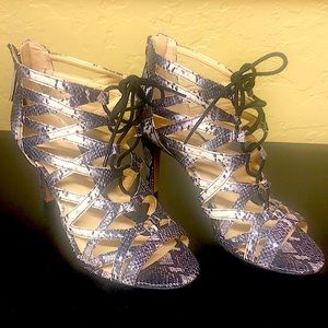 😍NWOT Nine West Strappy Snakeskin cage heels